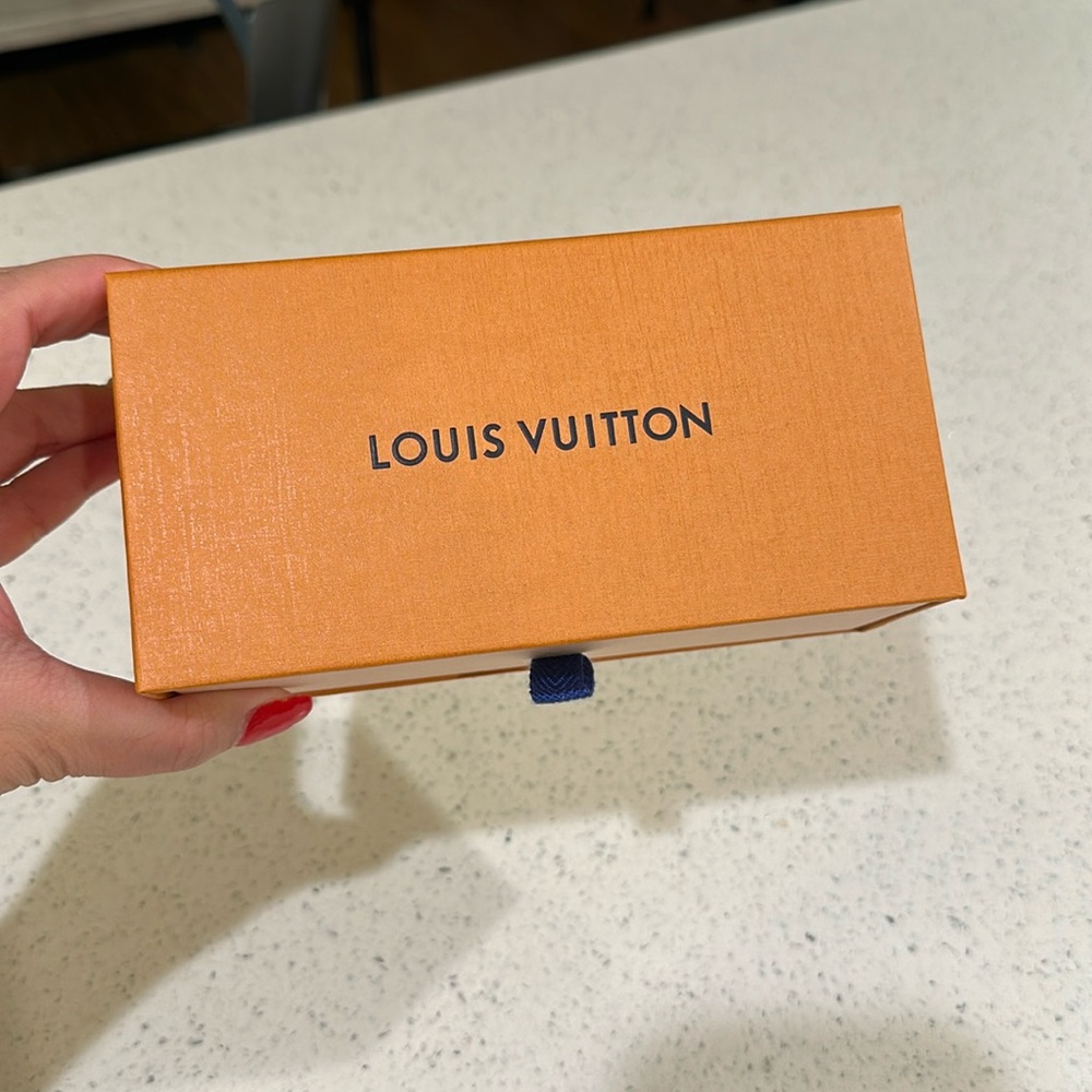ORIGINAL LOUIS VUITTON SUNGLASSES EMTY BOX